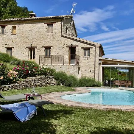 Refugium Veritas - Entire With Pool Vila *